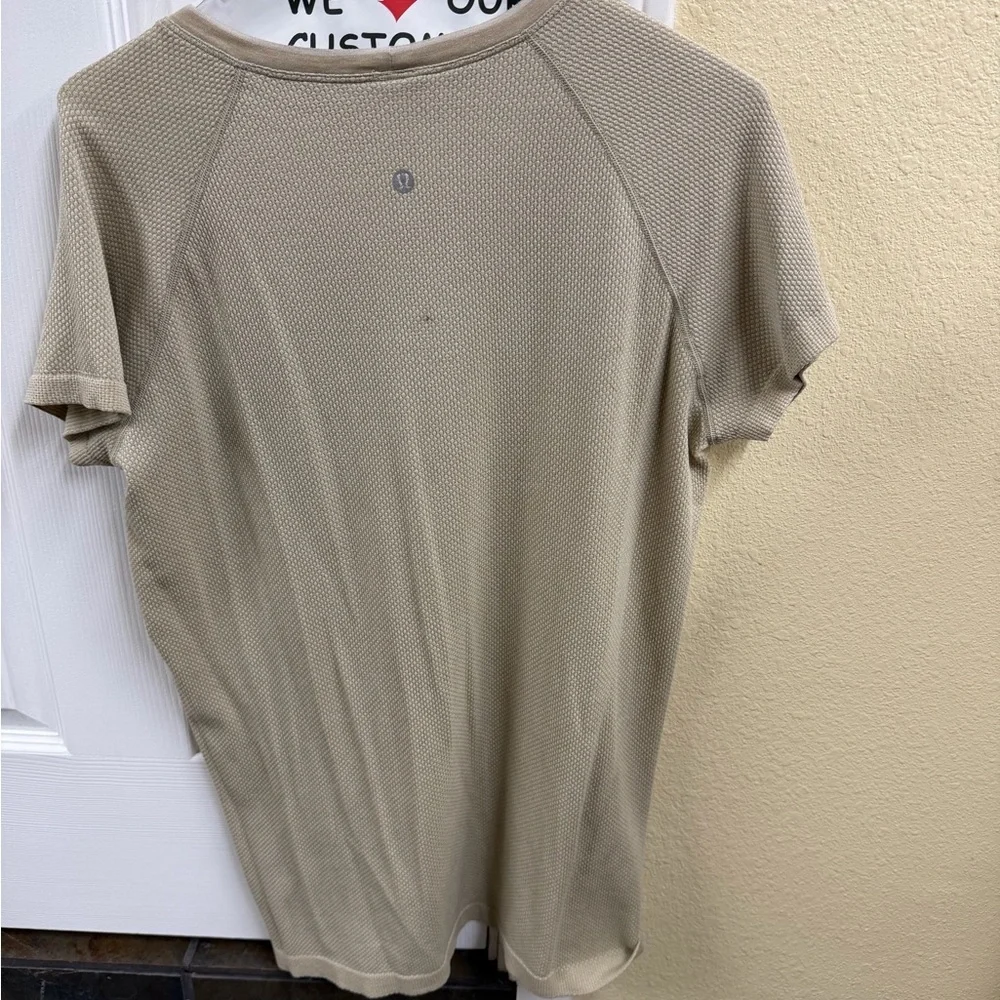 lululemon athletica Swiftly Size 14- Short Sleeve Knit Tee — Taupe Beige